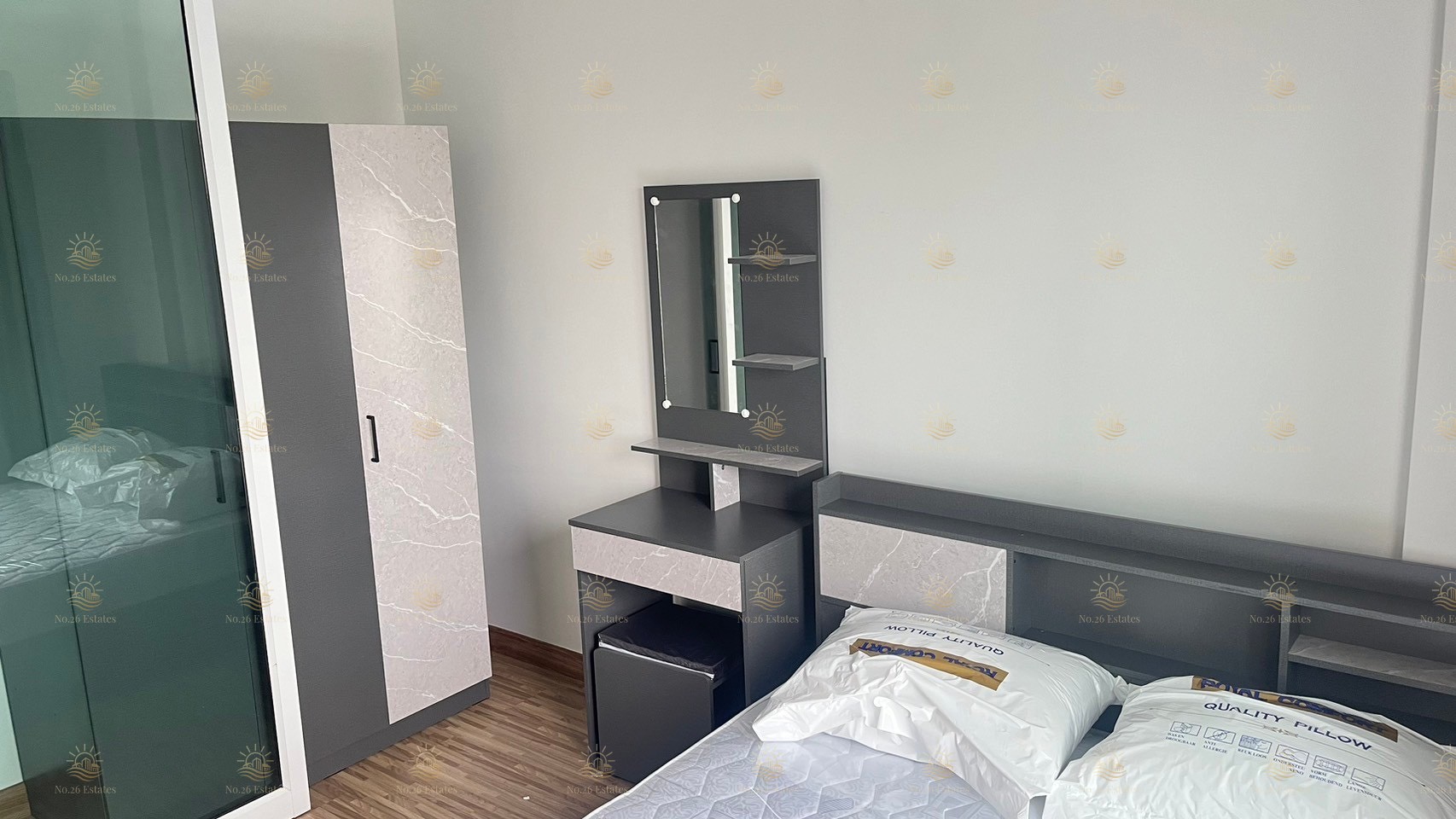 ไอริส เวสท์ เกต - Image 5