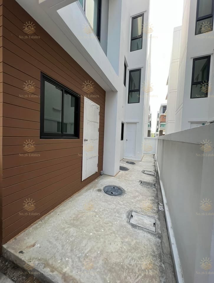 Suvarnabhumi Airport - Image 8